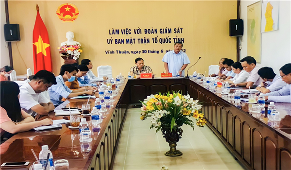 Đoàn giám sát Ủy ban MTTQ tỉnh Kiên Giang làm việc với UBND huyện Vĩnh Thuận về việc thực hiện chính sách hỗ trợ người lao động và người sử dụng lao động gặp khó khăn do đại dịch Covid-19