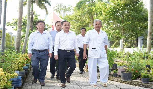 Đoàn Lãnh đạo Vĩnh Thuận thắp hương tại khu di tích Ranh Hạt nhân kỹ niệm 50 năm ngày giải phóng miền nam thống nhất Đất Nước (30/4/1975 - 30/4/2025)