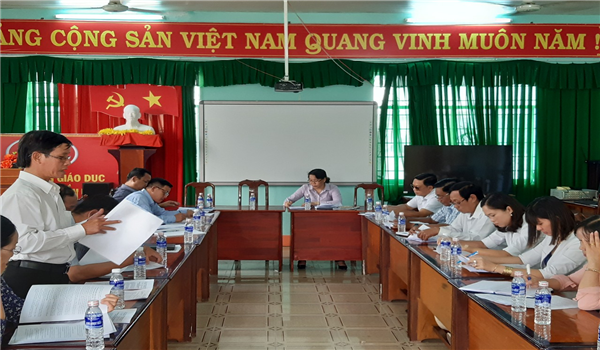Tổ nghiên cứu chuyên đề công tác xây dựng chính quyền tiến hành khảo sát và làm việc trực tiếp với các xã, ngành chuyên môn